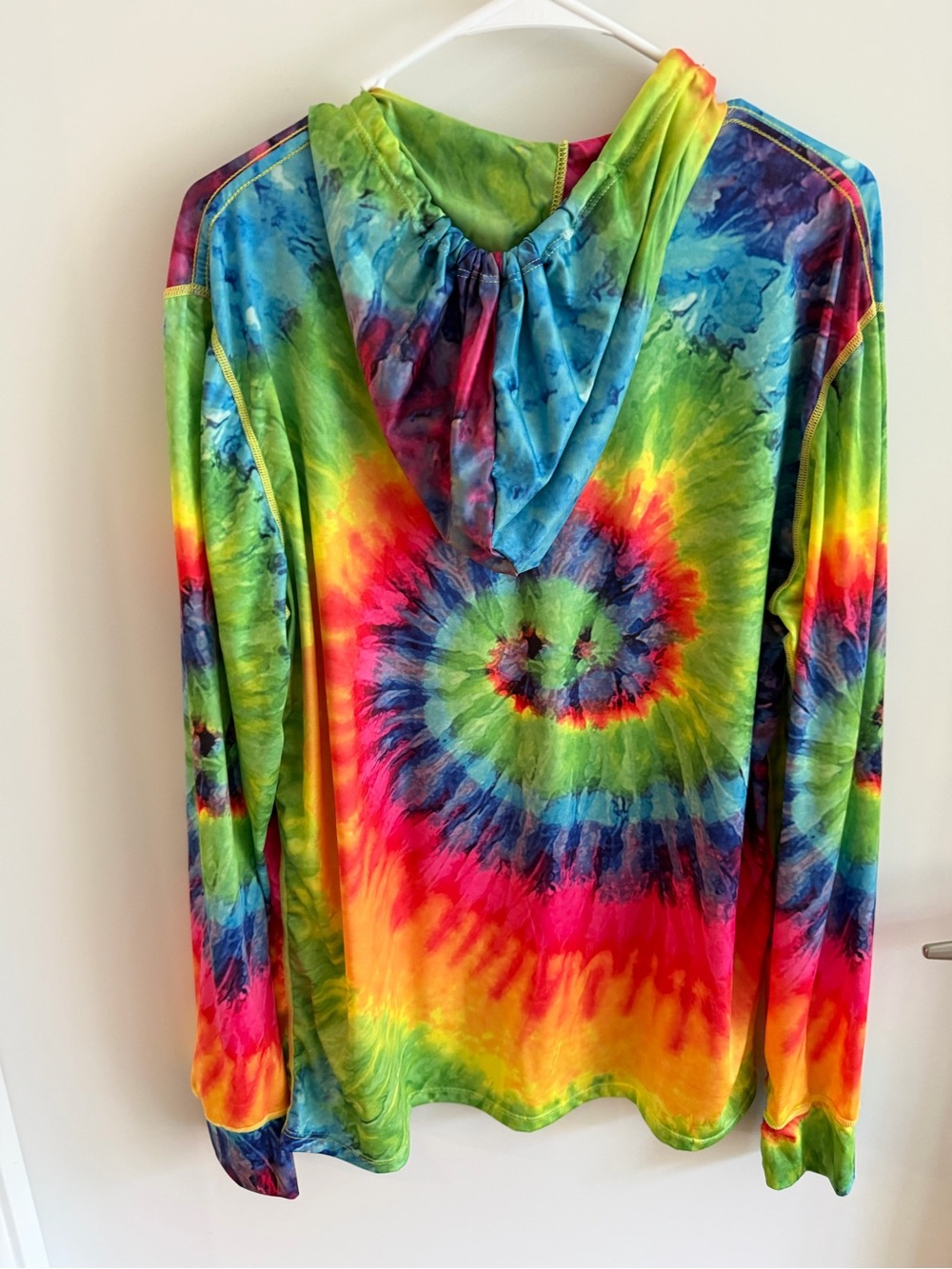 Ingear Tie-Dye Hooded Pullover in Pink and Green - Picture 3 of 4